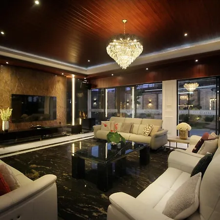 Anukula Villa, A Luxury 4-Br Private Pool Villa In Kemenuh Ubud